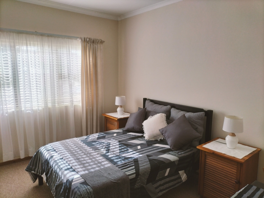 6 Bedroom Property for Sale in Grootbrakhoogte Western Cape